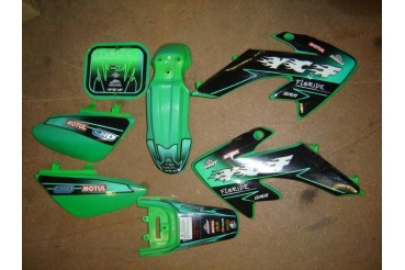 kit plastique + déco YCF